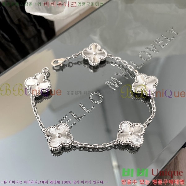 ��Ŭ�������� ���Ժ�� 5�� ��Ƽ�� ���� 22VA266165-1