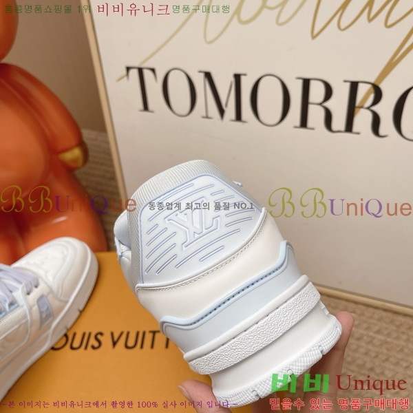 �������� ���̺��� Ʈ���̳� ����Ŀ�� LT2600691-4