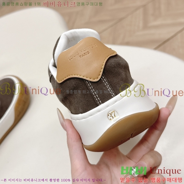 �������� ���̺��� Tilted Sneaker ����Ŀ�� LV402282-15