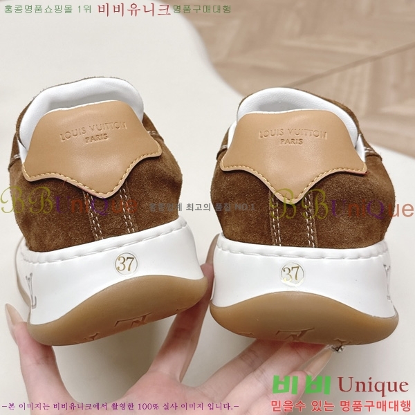 �������� ���̺��� Tilted Sneaker ����Ŀ�� LV402282-12