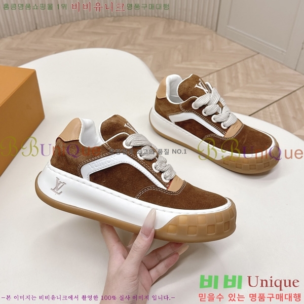 �������� ���̺��� Tilted Sneaker ����Ŀ�� LV402282-12