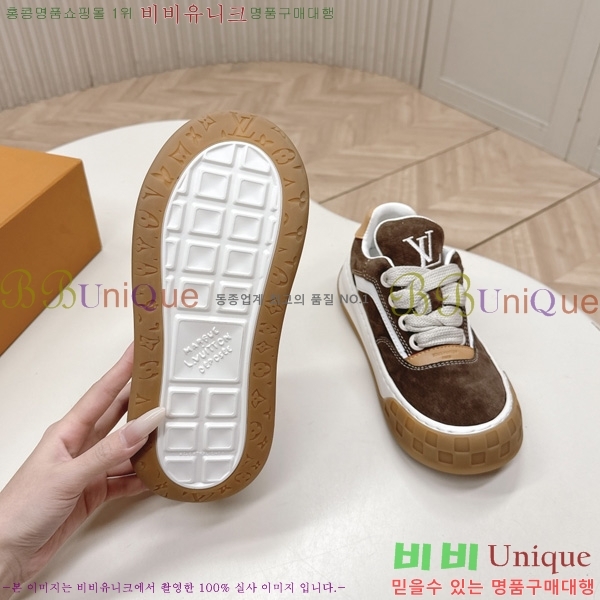 �������� ���̺��� Tilted Sneaker ����Ŀ�� LV402282-10