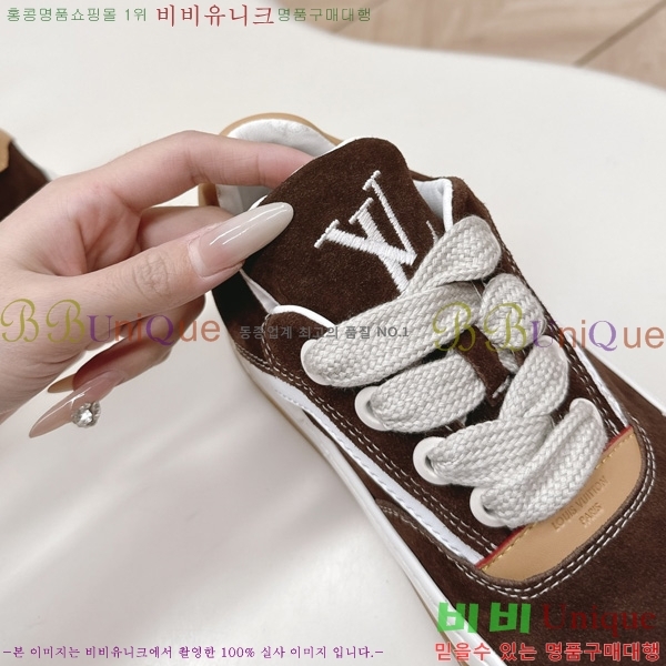 �������� ���̺��� Tilted Sneaker ����Ŀ�� LV402282-9