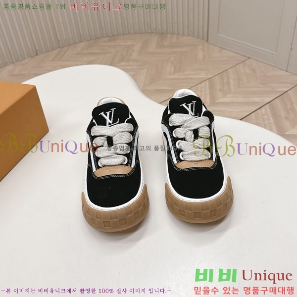 �������� ���̺��� Tilted Sneaker ����Ŀ�� LV402282-8