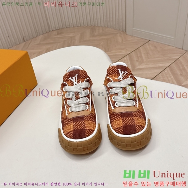 �������� ���̺��� Tilted Sneaker ����Ŀ�� LV402282-6