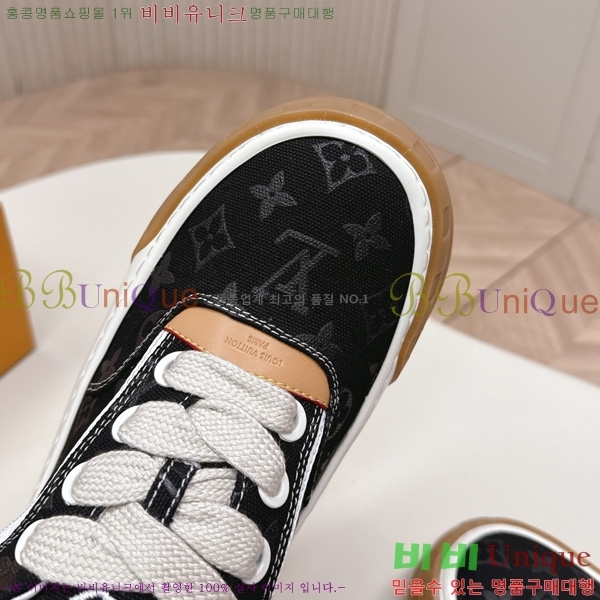 �������� ���̺��� Tilted Sneaker ����Ŀ�� LV402282-4