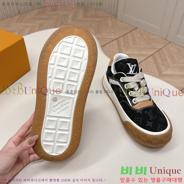 �������� ���̺��� Tilted Sneaker ����Ŀ�� LV402282-4