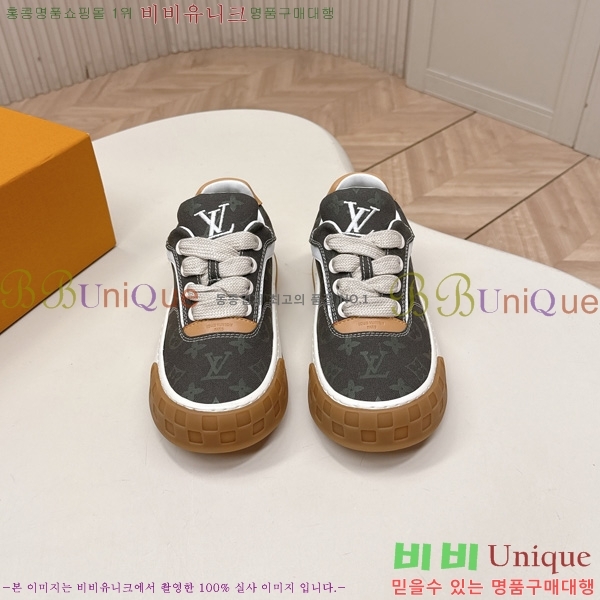 �������� ���̺��� Tilted Sneaker ����Ŀ�� LV402282-3