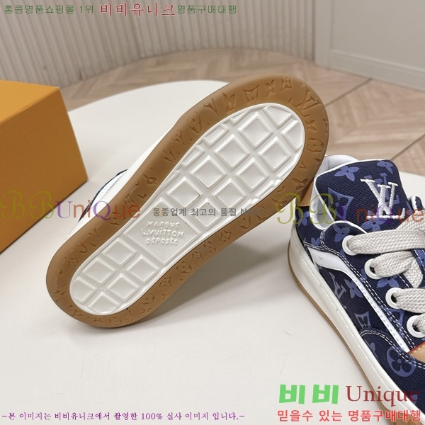 �������� ���̺��� Tilted Sneaker ����Ŀ�� LV402282-2